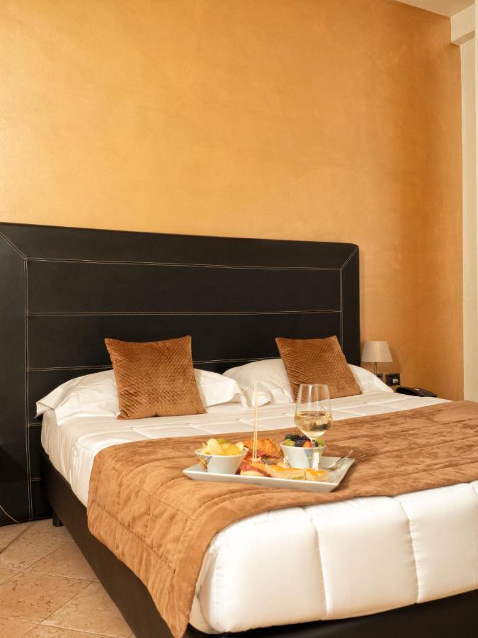 Hotel Europa Pallazzolo sull'Oglio Luaran gambar