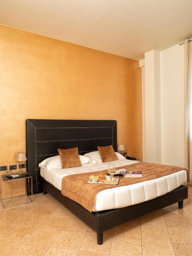 Hotel Europa Pallazzolo sull'Oglio Luaran gambar