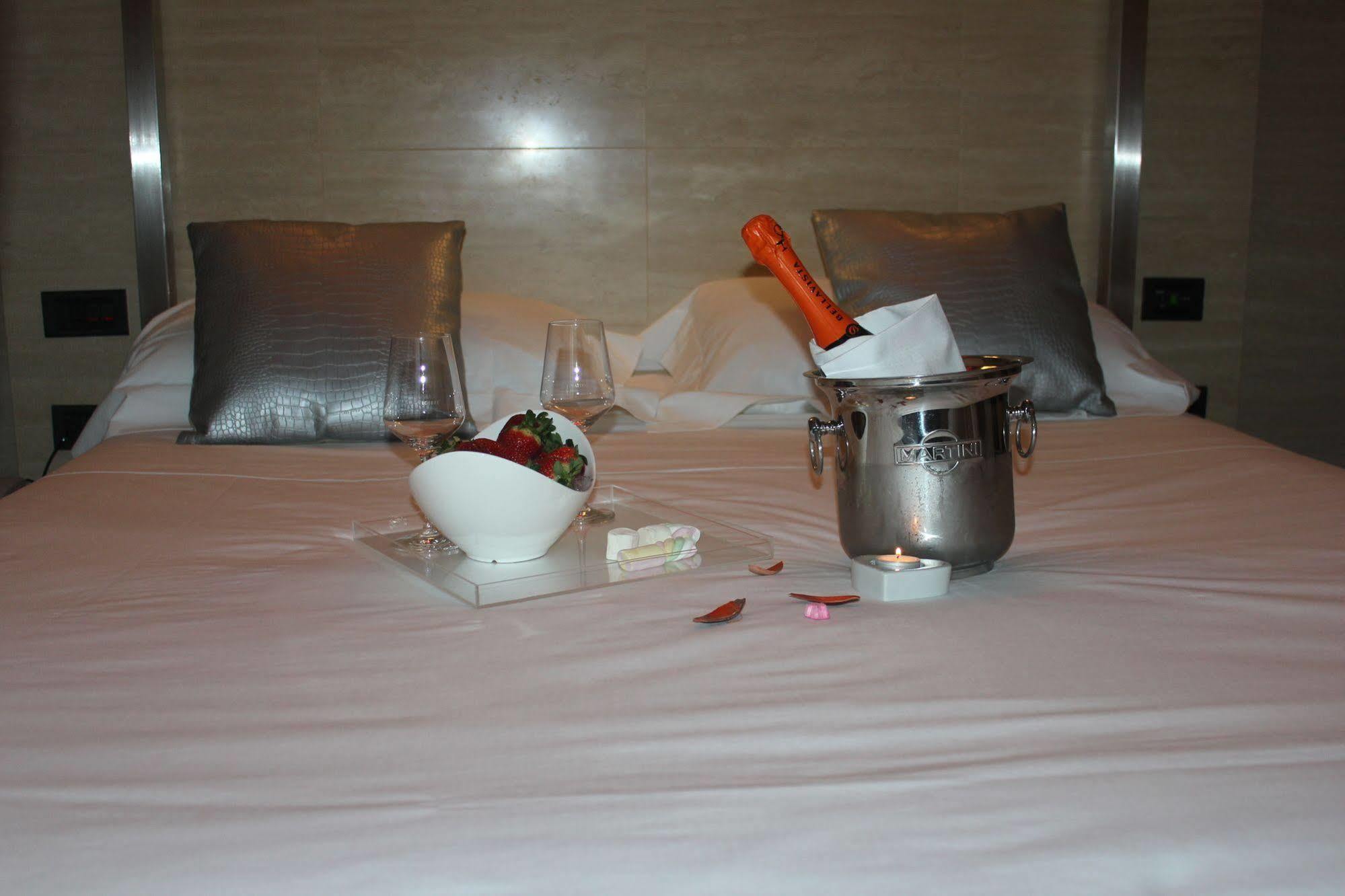 Hotel Europa Pallazzolo sull'Oglio Luaran gambar