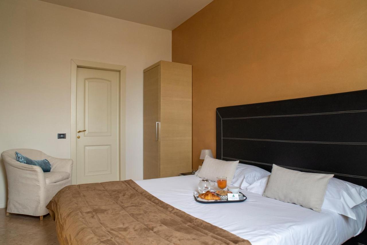 Hotel Europa Pallazzolo sull'Oglio Luaran gambar